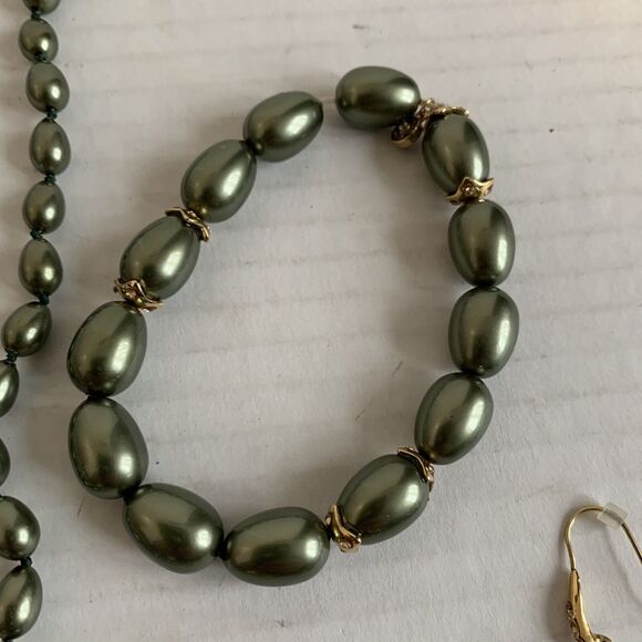Monet Pearl Necklace Bracelet Dangle Earring Set Sage Green Gold 4 Pc Set - Picture 4 of 10